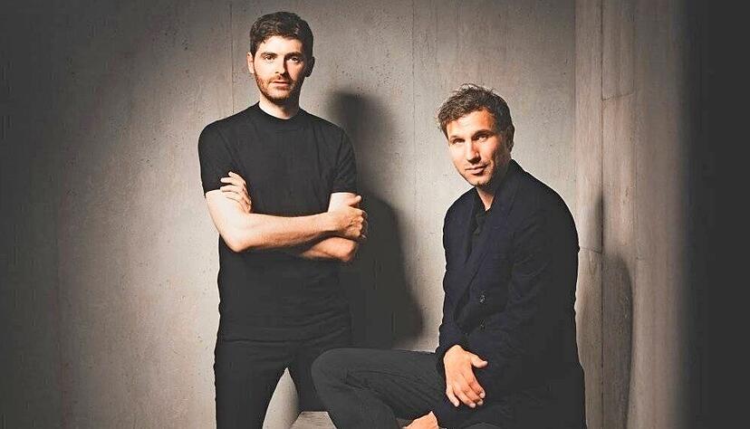 Bringen den Roman „Für Polina“ auf die Bühne: Autor Takis Würger (rechts) und Pianist Florian Christl.