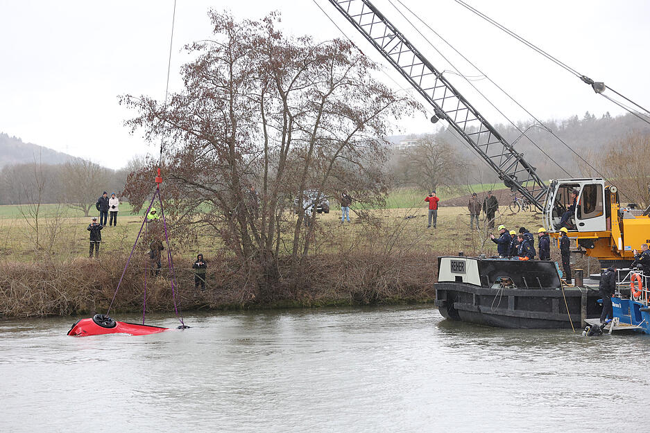 Bergung gesunkenes Auto bei Gundelsheim