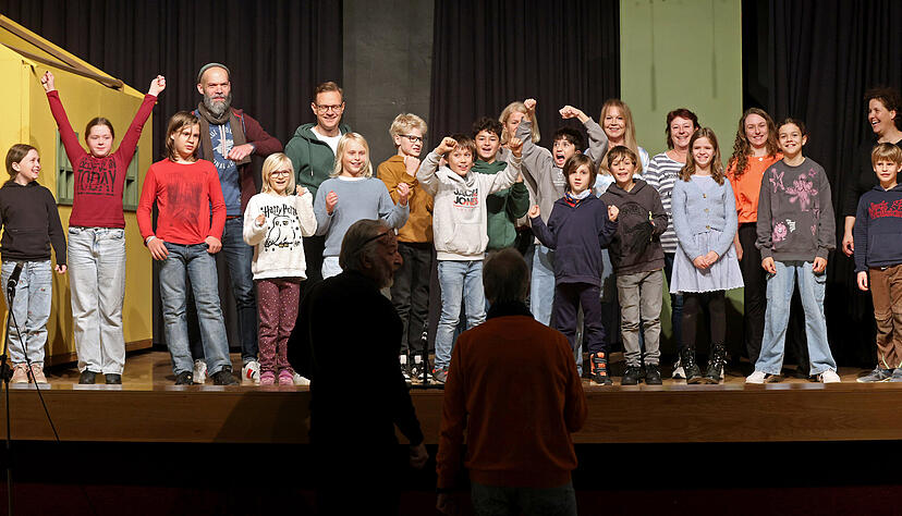 Das klappt schon alles ziemlich gut. Die Darsteller sind mit viel Elan und Freude bei der Sache. Das klappt schon alles ziemlich gut. Die Darsteller sind mit viel Elan und Freude bei der Sache.