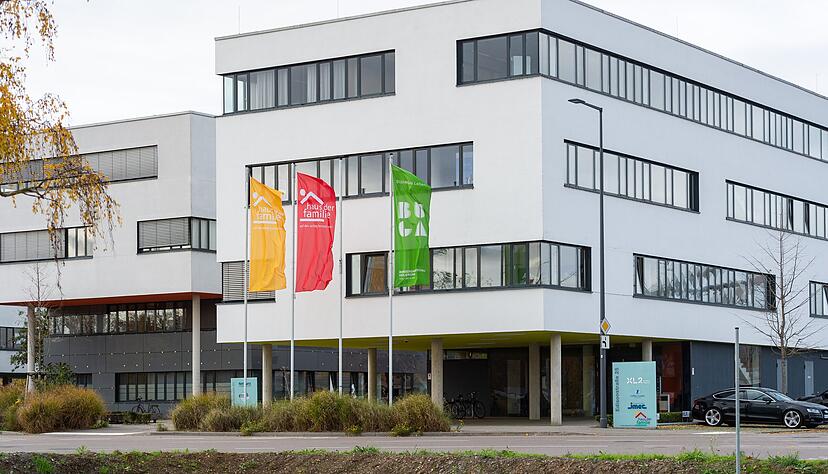 Das Haus der Familie ist quer &uuml;ber die Stra&szlig;e in die Edisonstra&szlig;e gezogen. Die alten R&auml;ume bleiben zun&auml;chst als Zweigstelle erhalten. Foto: Mario Berger