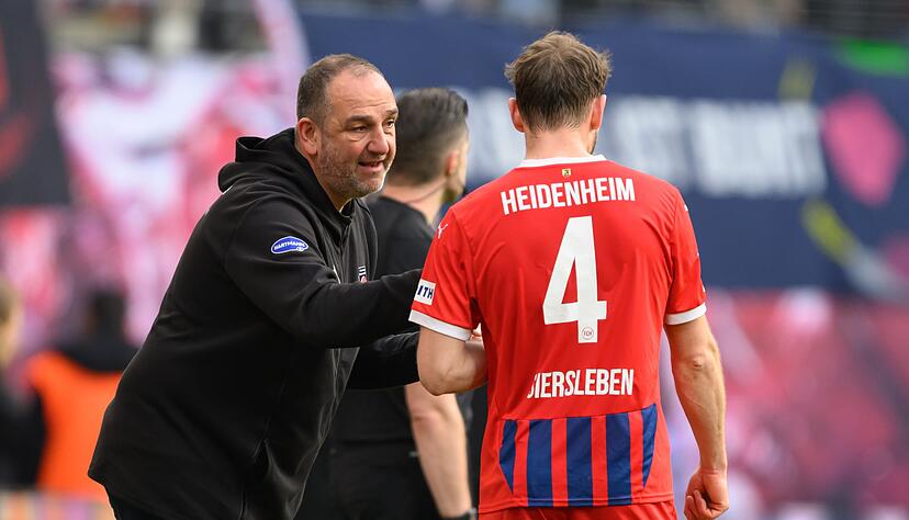 Nach der Talfahrt der vergangenen Wochen kam es beim 1. FC Heidenheim zu einer Aussprache zwischen Trainer Schmidt und seinen Spielern. Nach der Talfahrt der vergangenen Wochen kam es beim 1. FC Heidenheim zu einer Aussprache zwischen Trainer Schmidt und seinen Spielern.