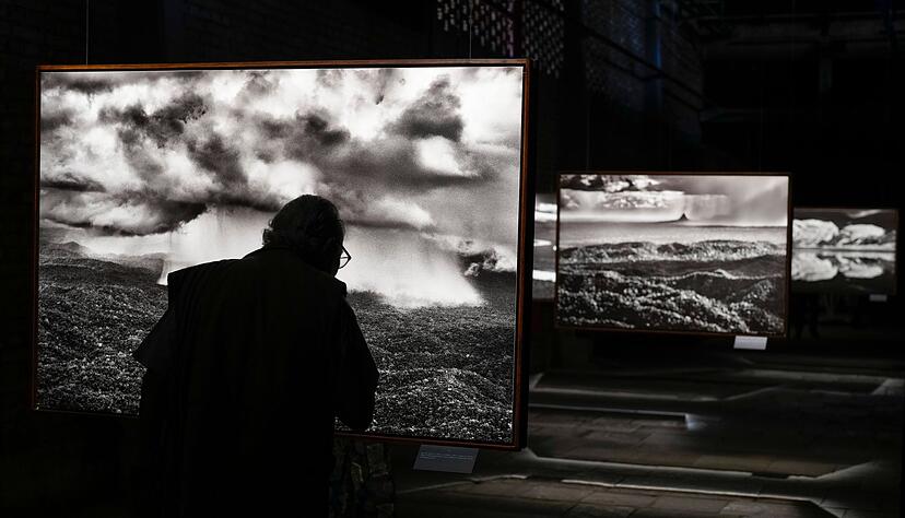 Mit imposanten Landschaftsaufnahmen und intensiven Tierbilder warb Salgado für mehr Umweltschutz. Mit imposanten Landschaftsaufnahmen und intensiven Tierbilder warb Salgado für mehr Umweltschutz.