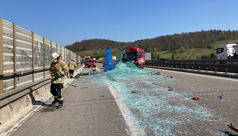 Lkw verungl&uuml;ckt auf A6