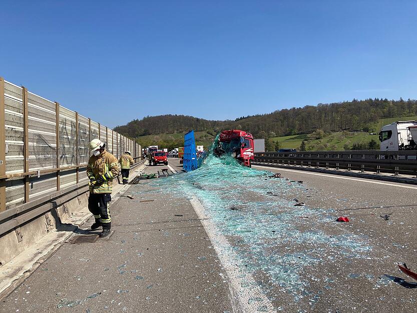 Lkw verunglückt auf A6 Lkw verunglückt auf A6