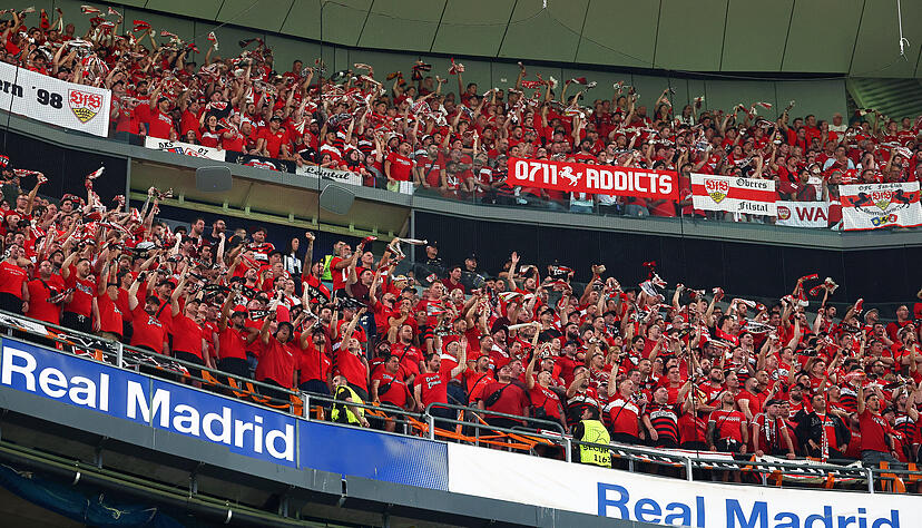 Tausende Fans des VfB Stuttgart waren in Madrid dabei und sorgten im Estadio Santiago Bernabéu für Stimmung.
