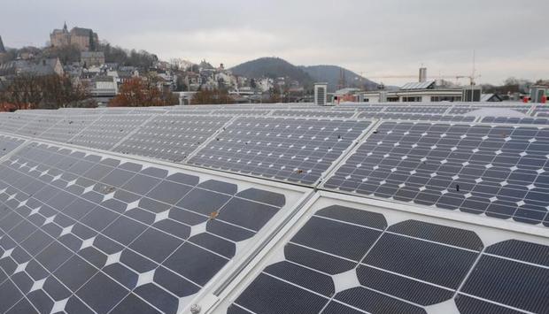 2011 waren mit 7500 Megawatt installierter Leistung so viele Solaranlagen wie nie zuvor neu ans Netz gegangen. Foto: Arne Dedert / Archiv