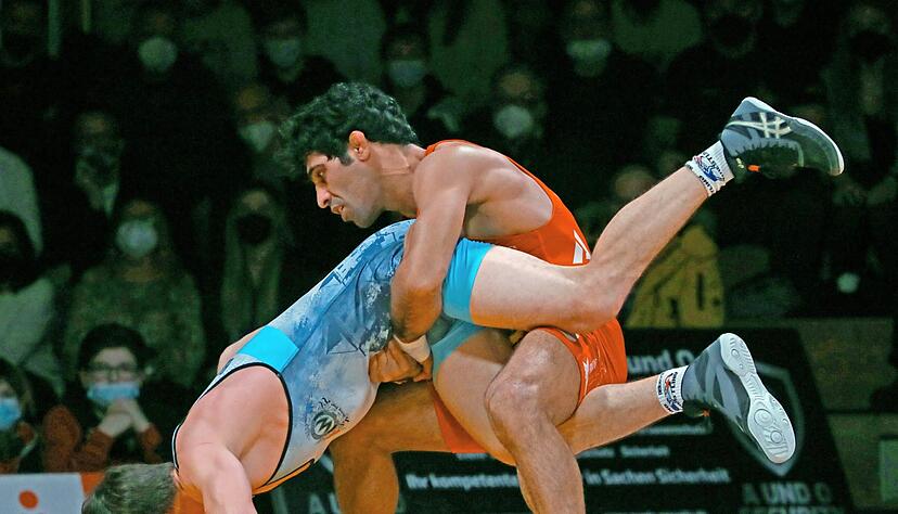 Abdolmohammad Papi (re.) ist f&uuml;r die Red Devils Heilbronn ein Punktegarant. Am Samstag ringt der geb&uuml;rtige Iraner mit deutschem Pass bei der EM in Budapest. Es ist sein erster gro&szlig;er Einsatz f&uuml;r den Deutschen Ringer-Bund.