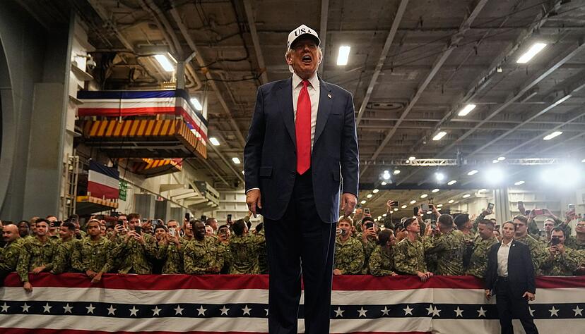 Trump besucht US-Truppen. Trump besucht US-Truppen.