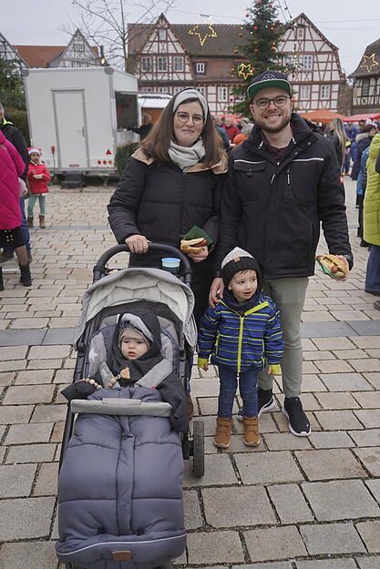 Stadtweihnacht als Treffpunkt für Familien, Freunde und Besucher. Stadtweihnacht als Treffpunkt für Familien, Freunde und Besucher.