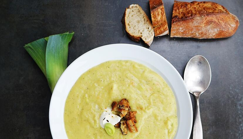 Püriert oder stückig? An der Frage scheiden sich bei einer Kartoffelsuppe die Geister. Püriert oder stückig? An der Frage scheiden sich bei einer Kartoffelsuppe die Geister.