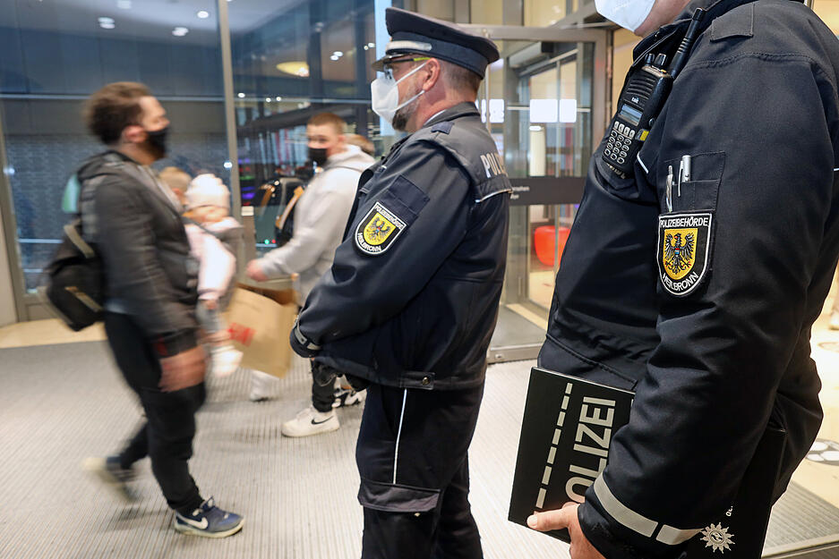 Mit der Polizeibeh&ouml;rde unterwegs in Heilbronn w&auml;hrend Corona, u.a. Maskenkontrolle