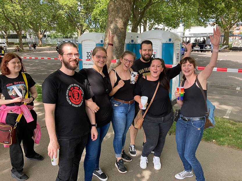 Stimmung bei Fans vor dem Ärzte-Konzert in Heilbronn Stimmung bei Fans vor dem Ärzte-Konzert in Heilbronn