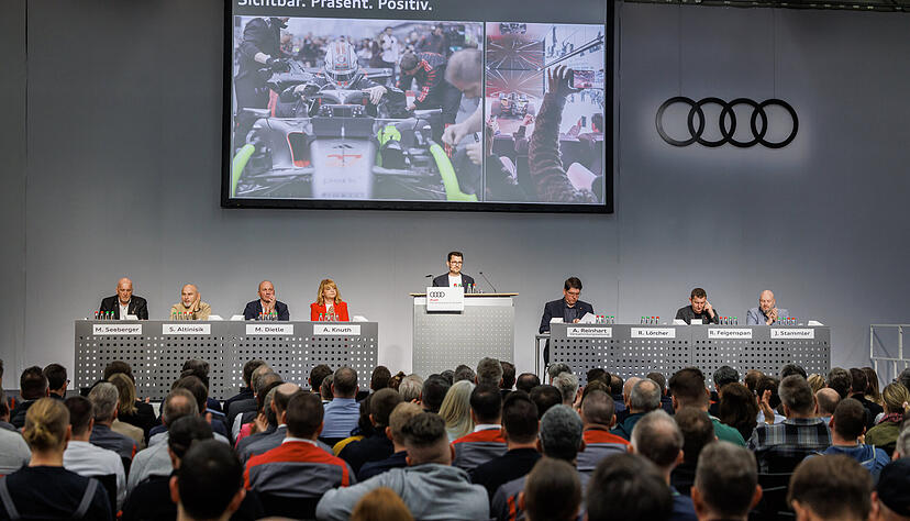 Bei Audi-Betriebsversammlung in Neckarsulm forderte Betriebsrat Robin L&ouml;rcher, dass auch der n&auml;chste A8 in Neckarsulm gefertigt wird.