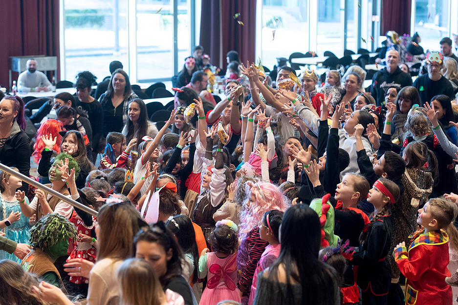 Spiele und T&auml;nze, moderiert von Julia Fronius und organisiert von Anna Dagenbach und Aline Staab, sowie allerhand leckere Gewinne sorgten zus&auml;tzlich f&uuml;r gute Laune.