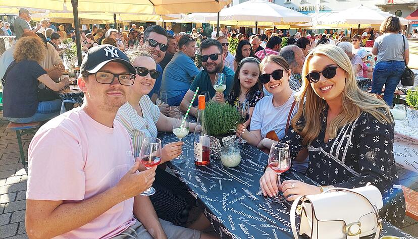 Das Neckarsulmer Weindorf lockte zahlreiche Besucher auf den Marktplatz und in die Innenstadt.
