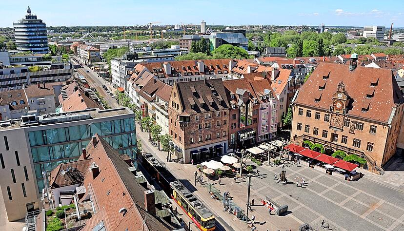 Auch &uuml;ber den D&auml;chern der Stadt k&ouml;nnen Besucher am kommenden Samstag die sch&ouml;nsten Seiten Heilbronns kennenlernen. Ein Gl&auml;schen Wein steht dabei stets auf dem Programm.