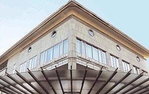 Die Gegenwart: Seit 16 Jahren führen die Fäden in der Volksbank-Zentrale in der Heilbronner Allee zusammen. 2008 investierten die Genossen 1,5 Millionen Euro, um die Kundenhalle zu modernisieren und zu erweitern.Foto: Dittmar Dirks Die Gegenwart: Seit 16 Jahren führen die Fäden in der Volksbank-Zentrale in der Heilbronner Allee zusammen. 2008 investierten die Genossen 1,5 Millionen Euro, um die Kundenhalle zu modernisieren und zu erweitern.Foto: Dittmar Dirks
