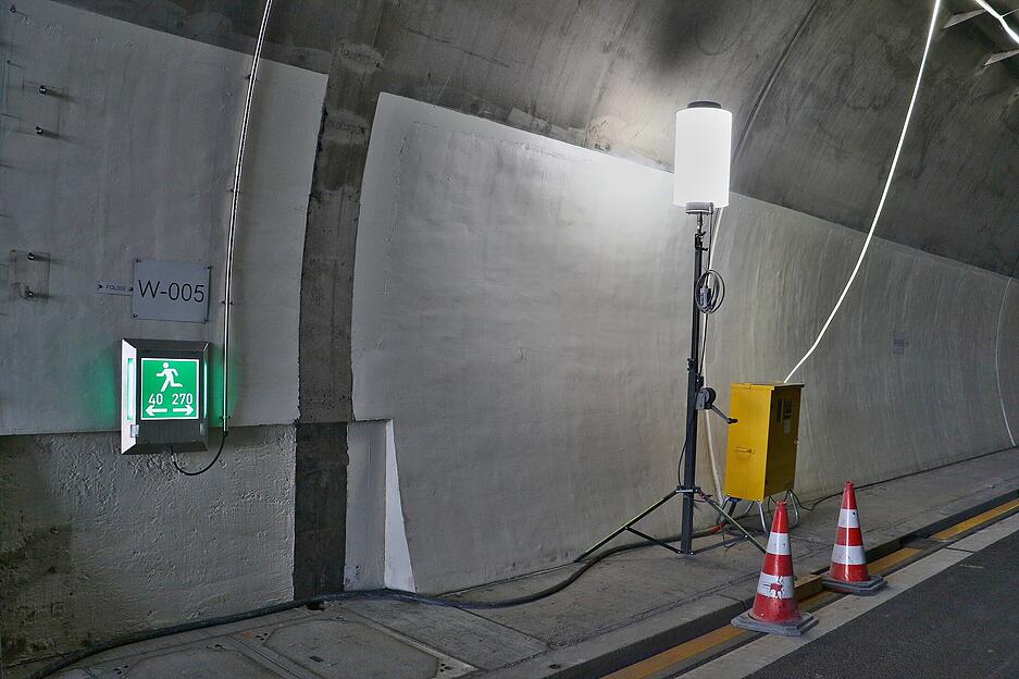 Zudem wurde eine provisorische Beleuchtung installiert.