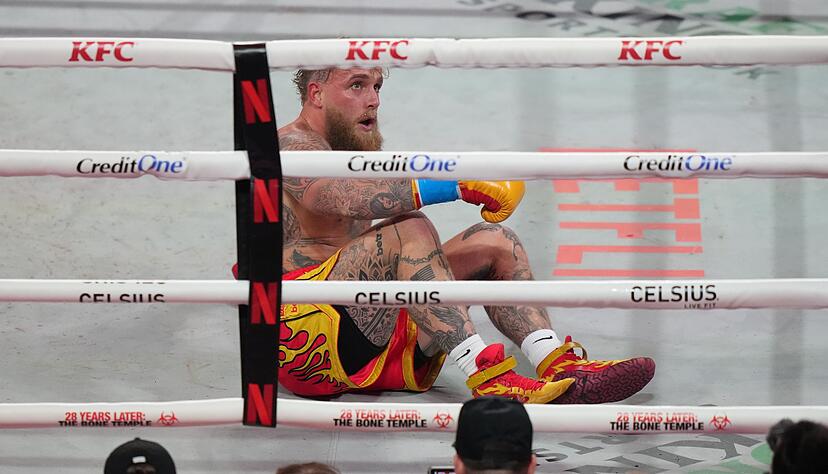 Am Boden: Jake Paul erlitt einen doppelten Kieferbruch.