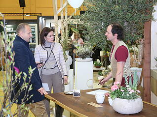 An den Ständen der Firmen kommen Kunden und Dienstleister bei der Regioschau Kraichgau ins Gespräch. An den Ständen der Firmen kommen Kunden und Dienstleister bei der Regioschau Kraichgau ins Gespräch.