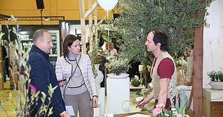 An den Ständen der Firmen kommen Kunden und Dienstleister bei der Regioschau Kraichgau ins Gespräch. An den Ständen der Firmen kommen Kunden und Dienstleister bei der Regioschau Kraichgau ins Gespräch.