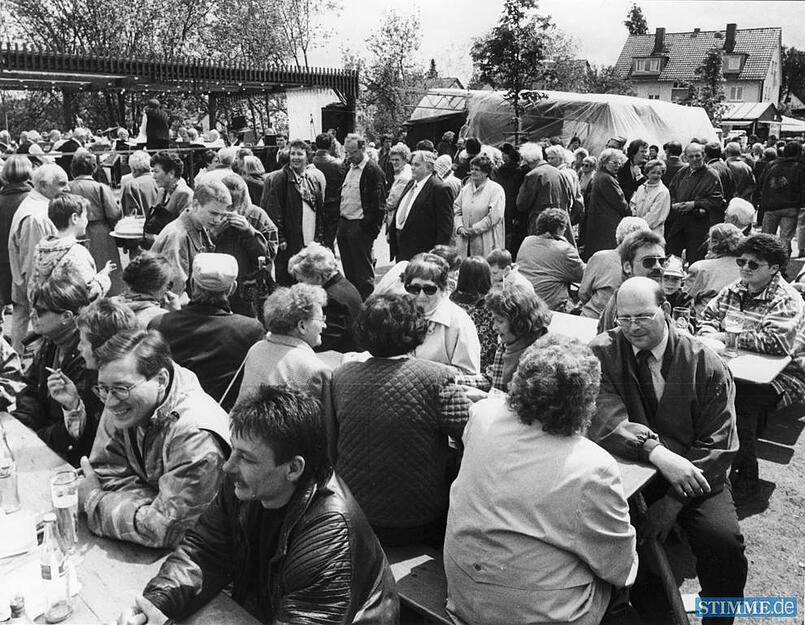 Am 13. Mai 1995 wird der Ziegeleipark im Heilbronner Stadtteil B&ouml;ckingen den B&uuml;rgern &uuml;bergeben. Dabei sind 33 Vereine mit ihren Angeboten.