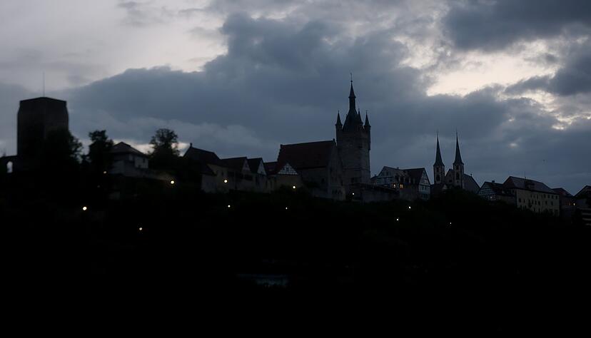 Licht aus wegen der Energiekrise. Die Bad Wimpfener Skyline im Dunkeln.