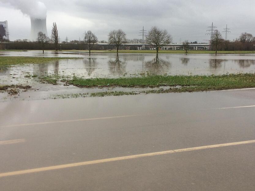 Straßen wegen Hochwasser gesperrt Straßen wegen Hochwasser gesperrt