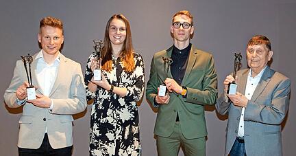 Ausgezeichnet (von links): Kai Stettner, Annika Bruhn und Henning Mühlleitner sowie Peter Schramm, der mit dem Lifetime-Award geehrt worden ist.
Fotos: Andreas Veigel