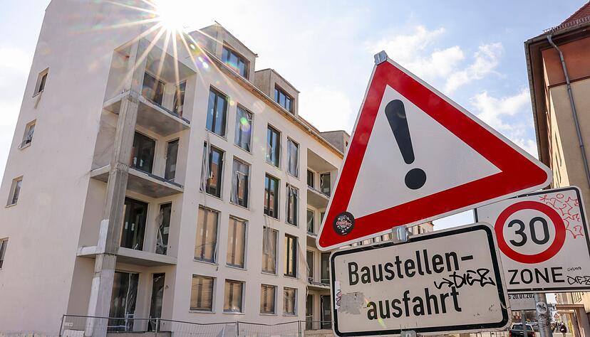 Der erste Anstieg der Baugenehmigungen seit 2021 macht etwas Hoffnung. Allerdings wird nicht jedes Projekt realisiert, weil die Kapazit&auml;ten der Baufirmen begrenzt und die Baukosten nach wie vor hoch sind. (Symbolbild)