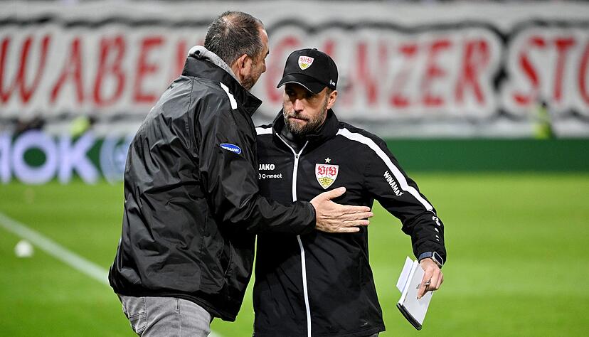 VfB-Coach Sebastian Hoeneß (r) musste seinem Heidenheimer Gegenüber den Sieg überlassen. VfB-Coach Sebastian Hoeneß (r) musste seinem Heidenheimer Gegenüber den Sieg überlassen.