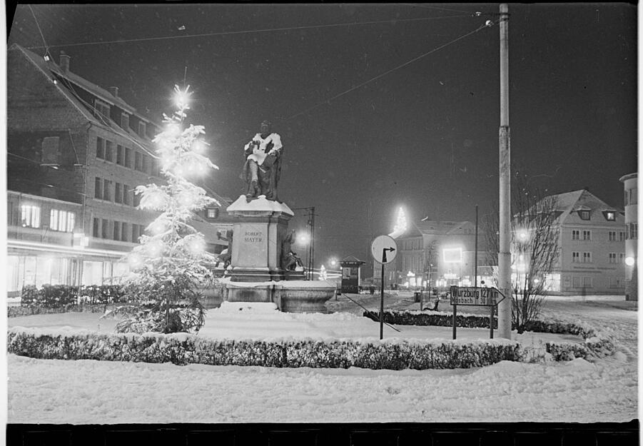 Robert Mayer im Wintermantel: Anfang der 1950er Jahre an der Allee Ecke Titotstraße.