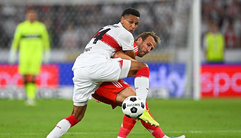Luca Jaquez (l) passierte vor dem 0:1 ein Patzer, den Harry Kane (r) eiskalt ausnutzte. Luca Jaquez (l) passierte vor dem 0:1 ein Patzer, den Harry Kane (r) eiskalt ausnutzte.