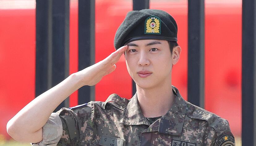 Ein letzter Salut: BTS-Jin hat seinen obligatorischen Militärdienst absolviert. Ein letzter Salut: BTS-Jin hat seinen obligatorischen Militärdienst absolviert.