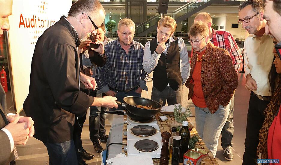 Insektenkoch Frank Ochmann im Audi-Forum Neckarsulm.