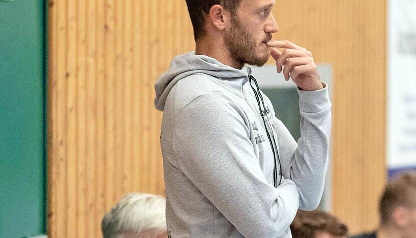 Weinsbergs Trainer Michael Stettner musste zusehen, wie sein Team in den letzten fünf Minuten beim TVS Baden-Baden noch ein 29:24 verspielte. 
Foto: Archiv/Veigel