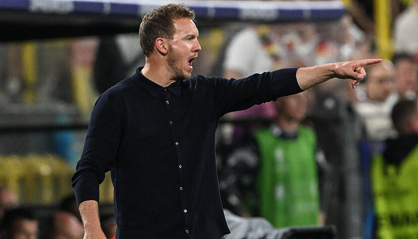 Bundestrainer Julian Nagelsmann: Er hatte nicht vorhergesehen, dass ein Gewitter mit Blitz, Donner, Hagel und heftigem Regen für eine Spielunterbrechung sorgte. Aber er hatte Kai Havertz den Vorzug vor Niclas Füllkrug gegeben, goldrichtig.
Note: 2 Bundestrainer Julian Nagelsmann: Er hatte nicht vorhergesehen, dass ein Gewitter mit Blitz, Donner, Hagel und heftigem Regen für eine Spielunterbrechung sorgte. Aber er hatte Kai Havertz den Vorzug vor Niclas Füllkrug gegeben, goldrichtig.
Note: 2