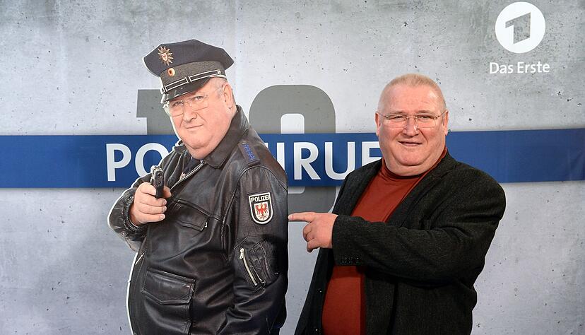Horst Krause posiert neben Horst Krause. Horst Krause posiert neben Horst Krause.