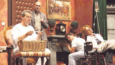 In einer Nervenheilanstalt bricht der blanke Horror aus. Die Patienten sind eingeschlossen, und unter ihnen muss der sadistische "Seelenbrecher" sein. In der &Ouml;hringer Kultura waren 170 Zuschauer Zeuge des Psychospiels.Foto: Michael Dignal