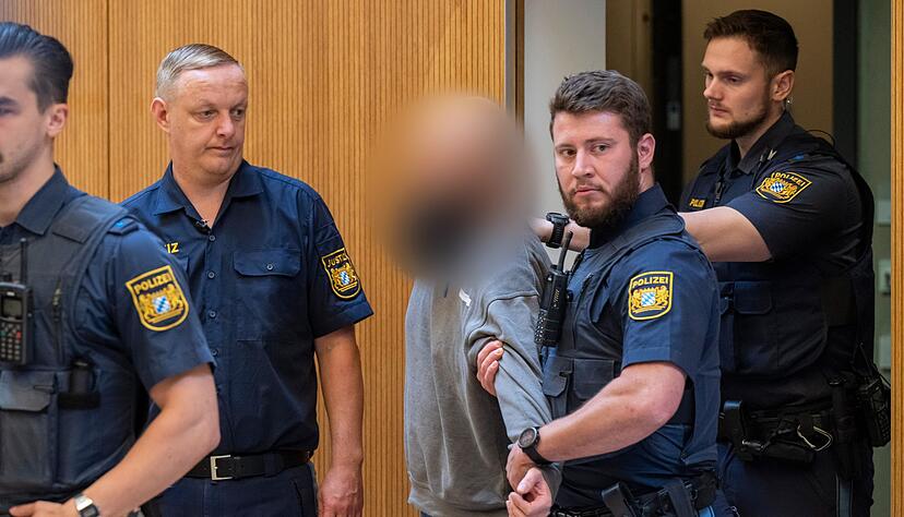 Am ersten Tag des Prozesses war der Hauptangeklagte in Hand- und Fu&szlig;fesseln hereingef&uuml;hrt worden. (Archivfoto)