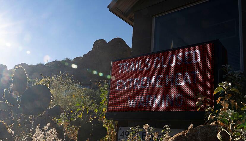 Wegen Hitze geschlossen: Im US-Bundesstaat Arizona klettern die Temperaturen auf Rekordwerte, die Menschen und Tieren schnell zu schaffen machen kann. Wegen Hitze geschlossen: Im US-Bundesstaat Arizona klettern die Temperaturen auf Rekordwerte, die Menschen und Tieren schnell zu schaffen machen kann.