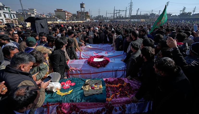 Nach Angaben aus Pakistan wurde der t&ouml;dliche Anschlag im Nachbarland Afghanistan geplant. Der IS hatte die Tat f&uuml;r sich reklamiert.
