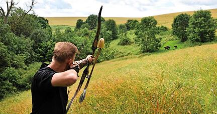 Jochem Vogt beim Bogenschie&szlig;en. Foto: privat
