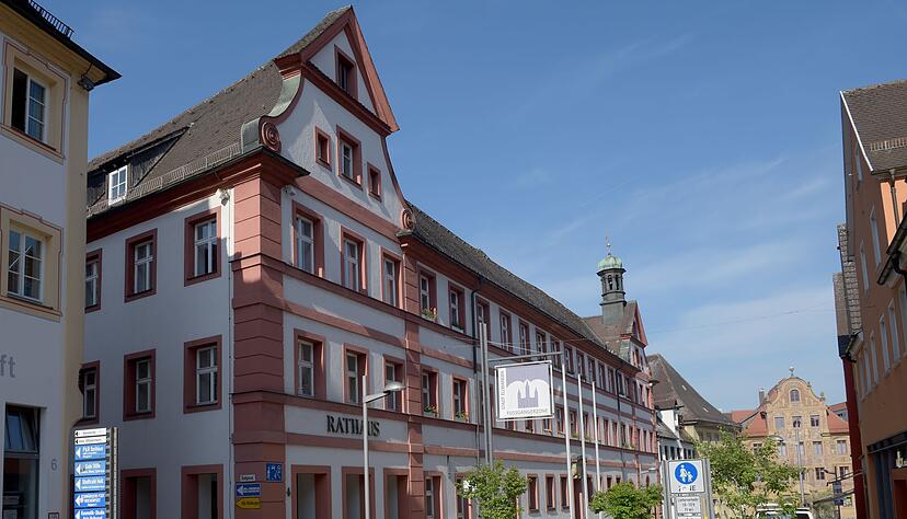 Ein Minderjähriger wird verdächtigt, einen Cyberangriff auf die Stadtverwaltung Ellwangen verübt zu haben. (Symbolfoto) Ein Minderjähriger wird verdächtigt, einen Cyberangriff auf die Stadtverwaltung Ellwangen verübt zu haben. (Symbolfoto)