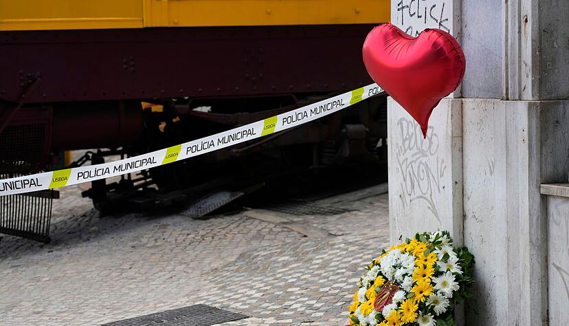 Eltern aus Deutschland haben ihren Sohn, den die Polizei schon unter den Todesopfern vermutete, schwer verletzt aber lebend in einem Krankenhaus von Lissabon gefunden.