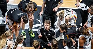 Der neue Bundestrainer Olaf Lange hat mit den deutschen Basketballerinnen in der WM-Quali auch das zweite Spiel gewonnen.