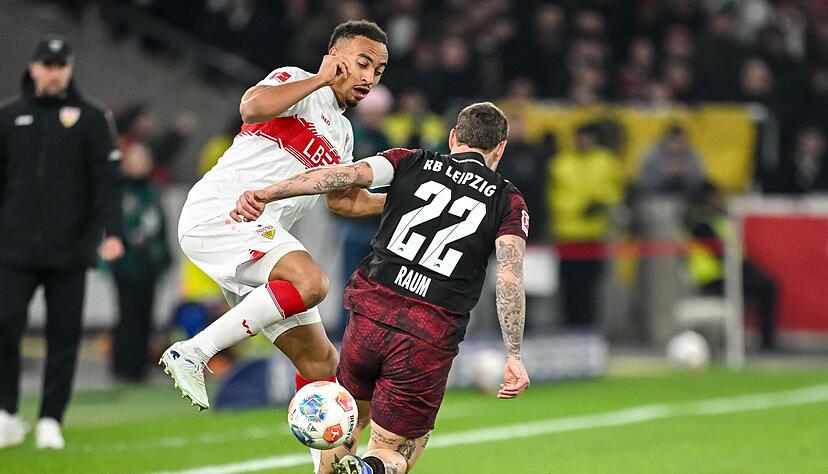 WM-Kandidaten im Vergleich: Stuttgarts Jamie Leweling (l) im Duell mit David Raum.