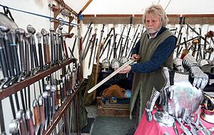 Damit die Ritter im Gefecht am Sonntag eine Chance haben, werden sie gut ausger&uuml;stet. Foto: Andreas Veigel