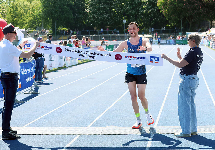 Der Sieger des Trollinger-Halbmarathons, Moritz Bickel von der Sportunion Neckarsulm (SUN). Der Sieger des Trollinger-Halbmarathons, Moritz Bickel von der Sportunion Neckarsulm (SUN).