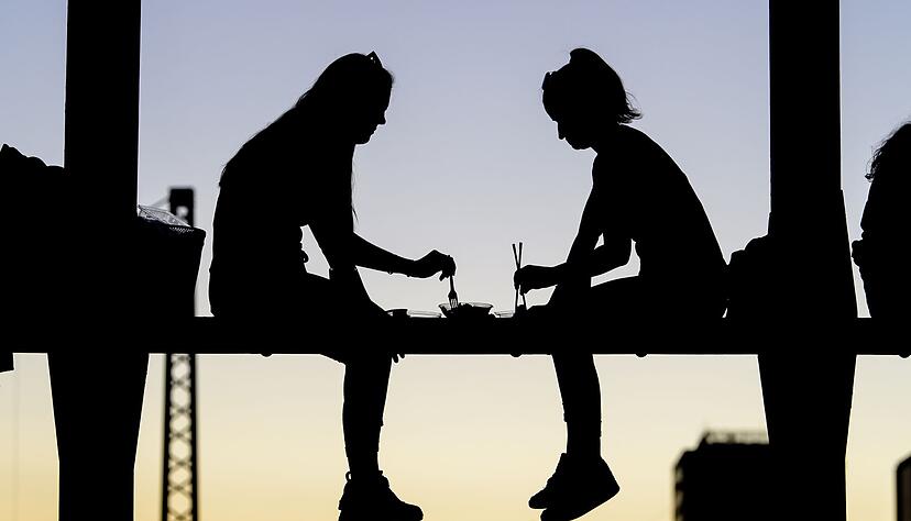 Freundschaften zeichnen sich durch Vertrauen und Ehrlichkeit aus. (Symbolbild) Freundschaften zeichnen sich durch Vertrauen und Ehrlichkeit aus. (Symbolbild)